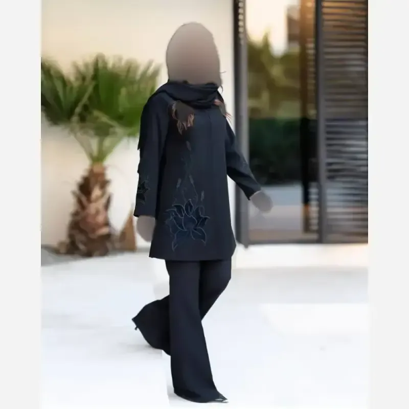 مانتو کتی گل سنگی بزرگ سایز کرپ مرویجت سنگ دوزی شده رنگ مشکی سایز 42 تا 56 قد 90